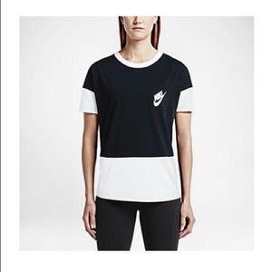 Nike Pocket Tee